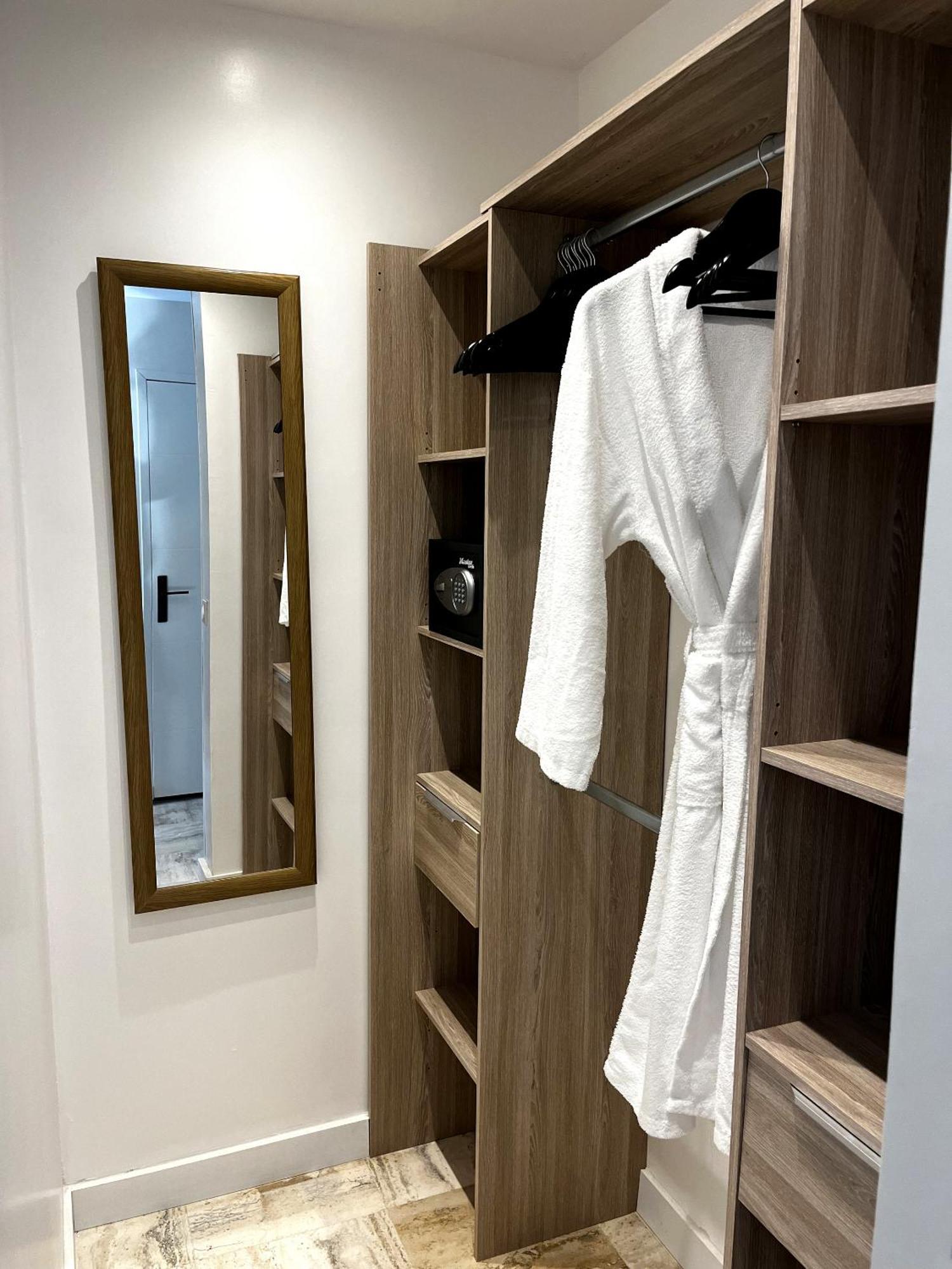 Pomme Cannelle Luxury Suites & Spa Orient Bay Bilik gambar